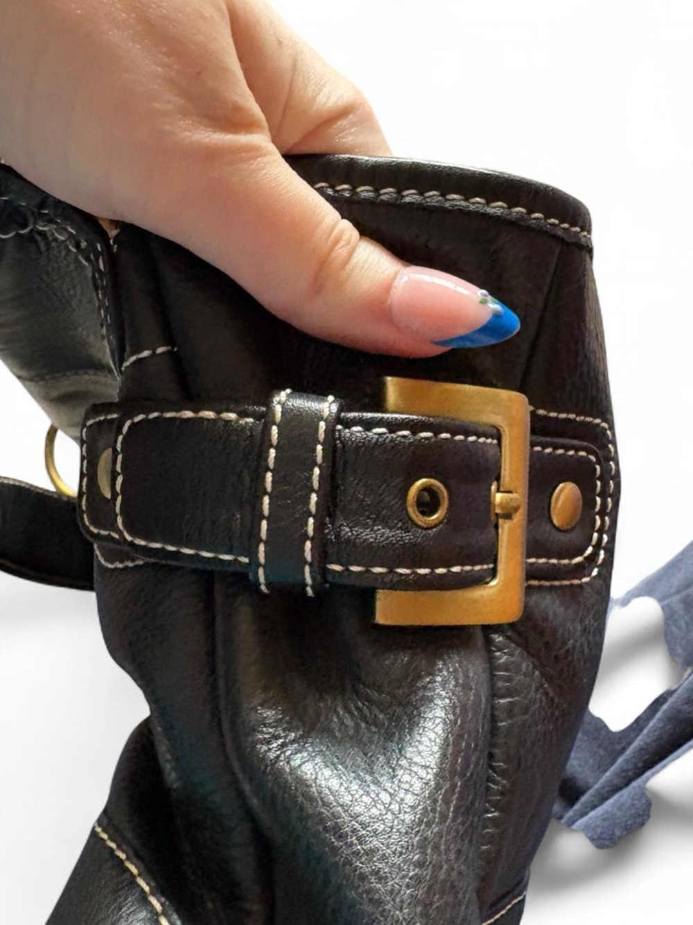 Soprano Black Leather Shoulder Bag with Gold Hardware - Picture 6 of 8
